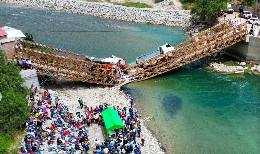 MINISTRO DE TRANSPORTES LLEGA A APURÍMAC TRAS COLAPSO DEL PUENTE PAMPATAMA Y ANUNCIA INSTALACIÓN DE PUENTE MODULAR
